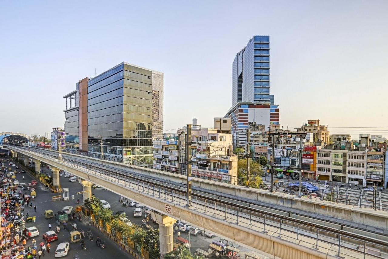 Super Hotel O Metro Inn Near Worlds Of Wonder Kalkaji Devi Bagian luar foto