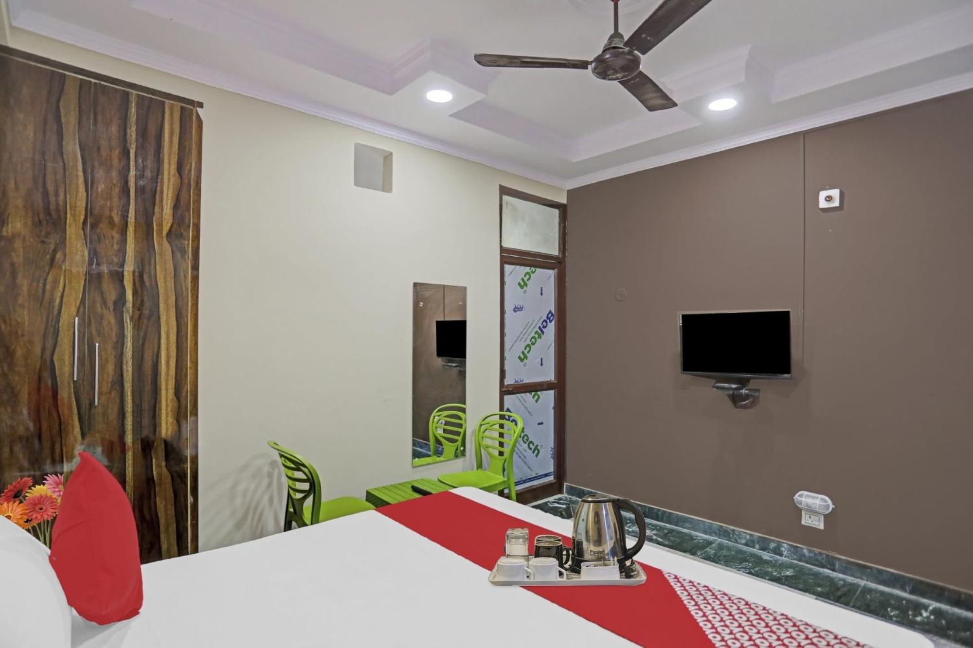 Super Hotel O Metro Inn Near Worlds Of Wonder Kalkaji Devi Bagian luar foto