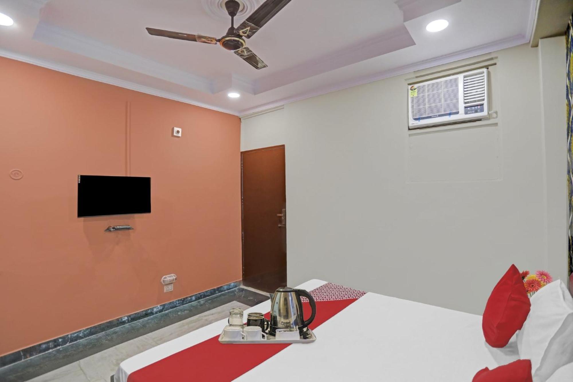 Super Hotel O Metro Inn Near Worlds Of Wonder Kalkaji Devi Bagian luar foto
